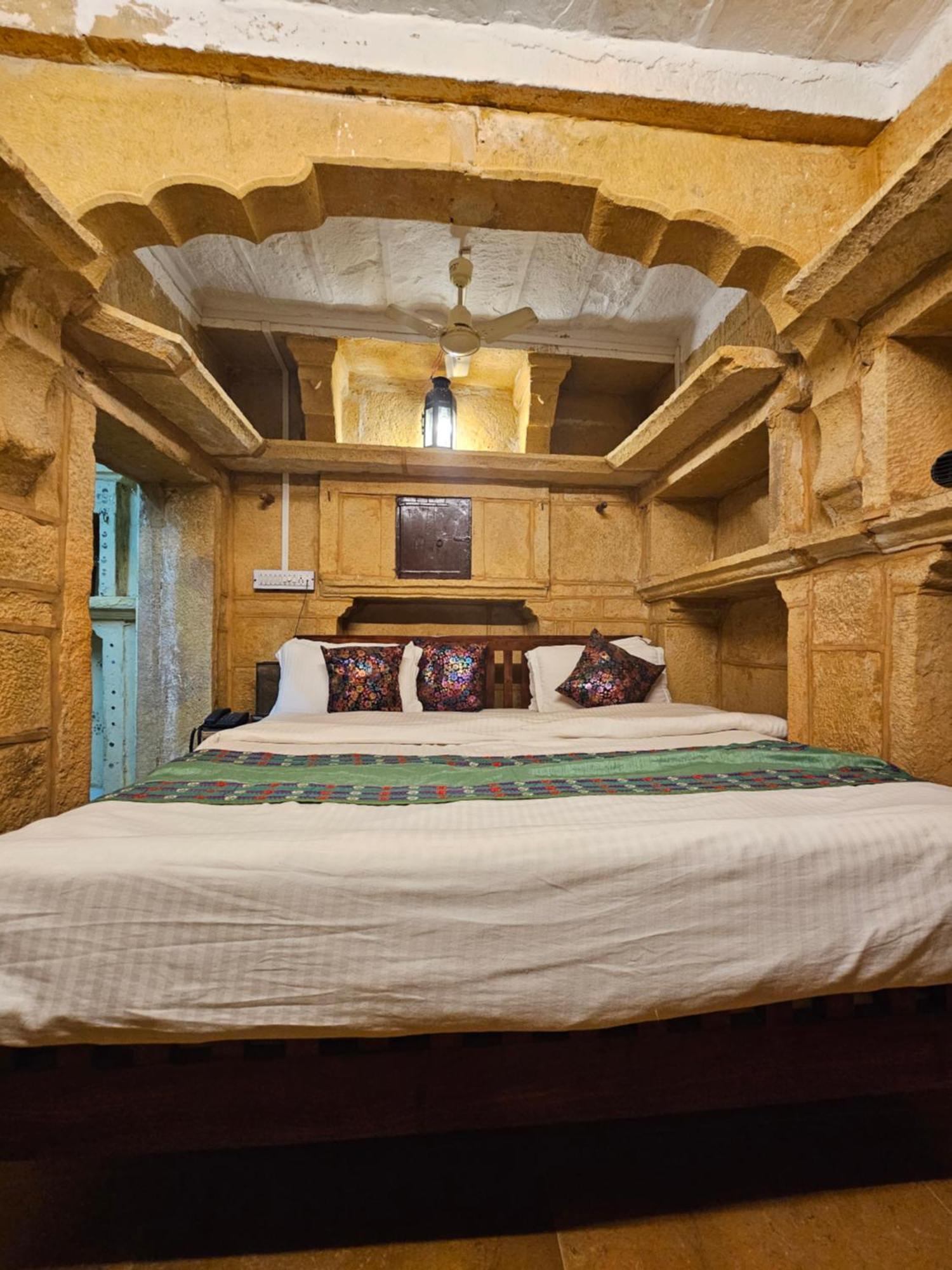 Desert Haveli Guest House Jaisalmer Phòng bức ảnh