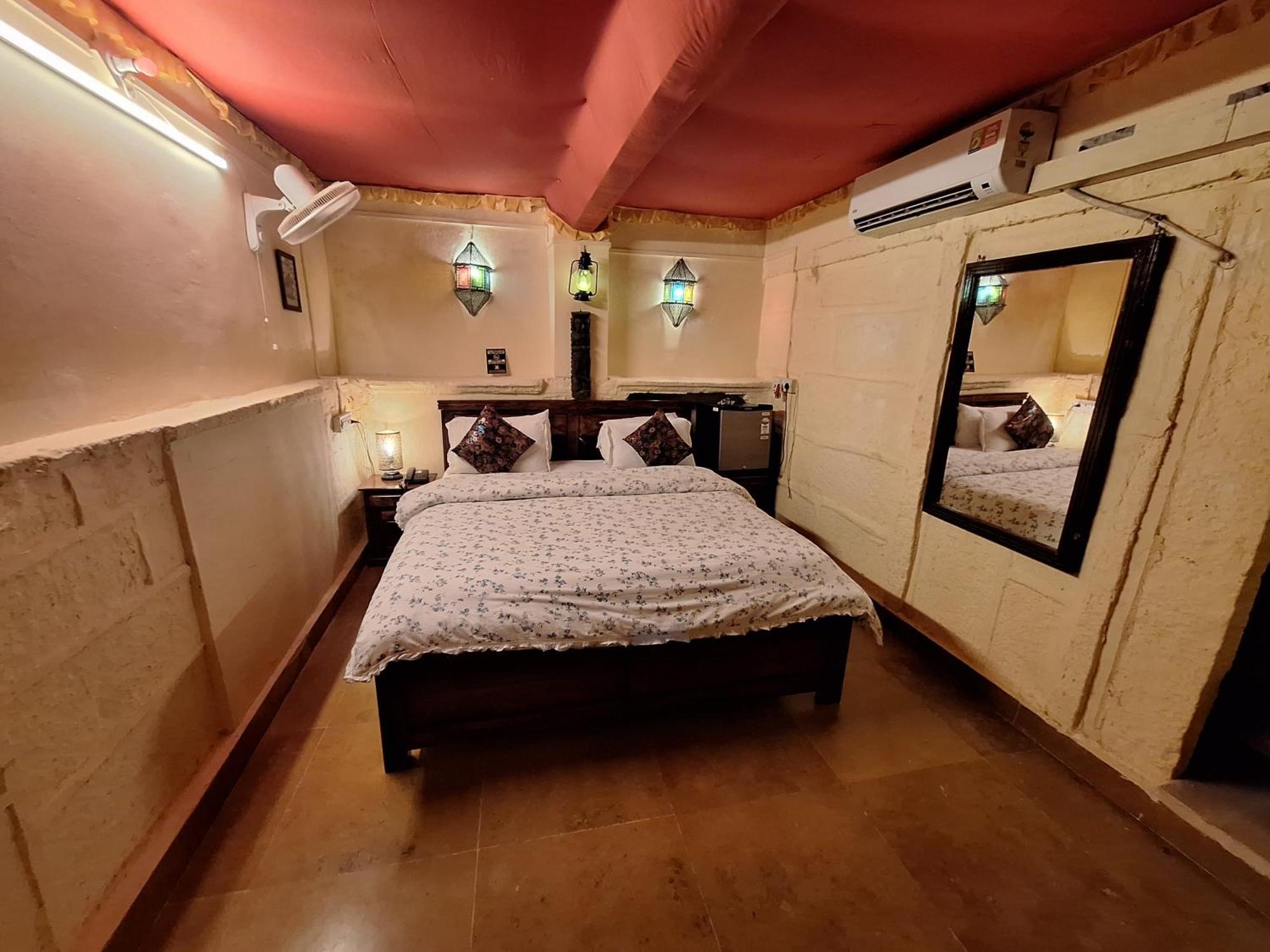 Desert Haveli Guest House Jaisalmer Phòng bức ảnh